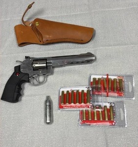 lot 31 image: Crosman CO2 Pellet Revolver with Leather Holster and Accessories