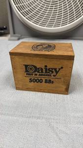 lot 35 image: Daisy 5000 BBs in wooden box