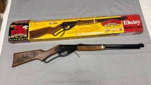 lot 39 image: Daisy 650 shot 75th Anniversary Red Ryder .177 cal bb rifle with original box