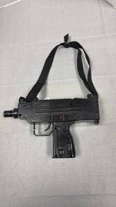 lot 66 image: EsquireNichols 9mm Uzi non-firing cap gun