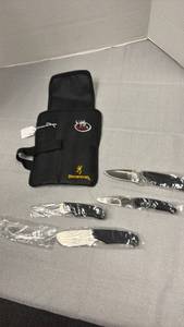 lot 81 image: Browning knives and extra blade