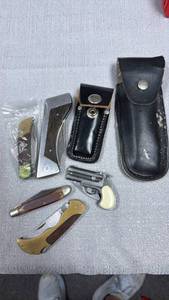 lot 85 image: Assorted pocket knives