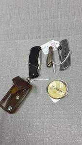 lot 87 image: Assorted pocket knives