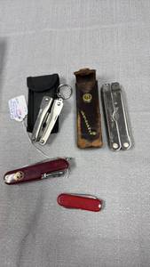 lot 88 image: Assorted pocket knives