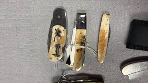 lot 90 image: Assorted pocket knives
