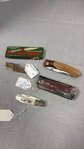 lot 91 image: Assorted pocket knives