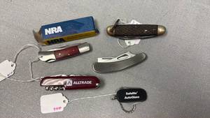 lot 93 image: Assorted pocket knives