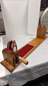 lot 176 image: Wooden long gun vise