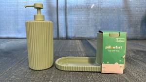 lot 2110 image: Pillowfort Soap Pump & Cup with Tray Bathroom Set - Sage Green