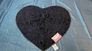 lot 2130 image: Bellflower Heart-Shaped Black Cotton Rug 25x25