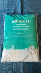 lot 2131 image: Pillowfort Waterproof Mattress Protector Full Size