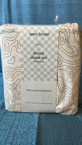 lot 2134 image: Teen Home Queen Jersey Sheet Set - Topography Print