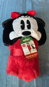 lot 2141 image: Disney Minnie Mouse Christmas Hooded Blanket 30x50