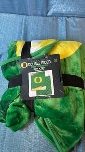 lot 2173 image: Oregon Ducks Ultra Soft Double Sided Blanket 60x70