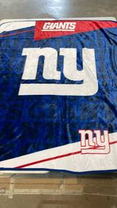 lot 2176 image: New York Giants NFL Throw Blanket