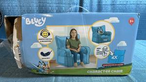 lot 8001 image: Bluey Pod Character Chair for Kids