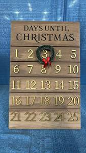 lot 8010 image: Wooden Days Until Christmas Countdown Sign with Wreath
