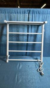 lot 8035 image: Electric Heated Towel Rack with Timer