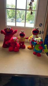 lot 10 image: Sesame Street Elmo & Friends Plush Toy Collection - Lot of 5