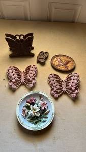 lot 13 image: Butterfly Themed Home Decor Collection