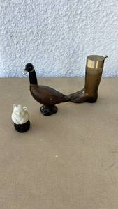 lot 30 image: Avon Glass Decanter Set - Canada Goose, Boot, and Cat Figurine
