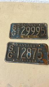 lot 36 image: 1967 Kansas License Plates Pair - SG County Truck & Passenger