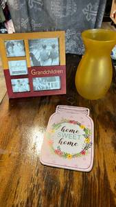 lot 62 image: Home Decor Lot - Grandchildren Collage Frame, Yellow Glass Vase & Home Sweet Home Sign