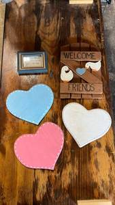 lot 68 image: Wooden Heart Decor Set with Welcome Friends Duck Sign and Sentiment Frame