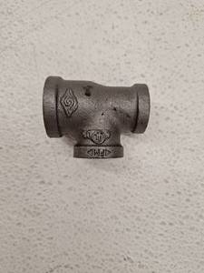 lot 16594 image: Jones Stephens Malleable Iron Fittings 34x12x12 Inch Reducing Tee