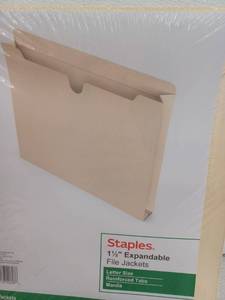lot 16780 image: Staples 1.5 inch Expandable File Jackets, 9.5 x 11.75, Manila, 150 Folders