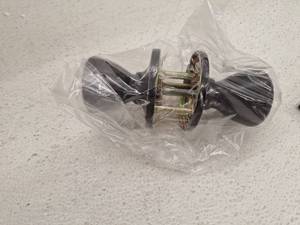 lot 16940 image: Jones Stephens Tulip Privacy Knob, Oil Rubbed Bronze, 24 Pack