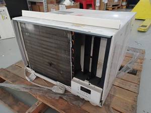 lot 17121 image: LG 18000 BTU Window AC Unit, LW1821HRSM,