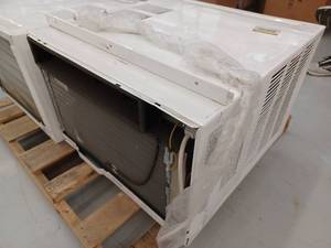 lot 17124 image: LG 18000 BTU Window AC Unit, LW1516ER