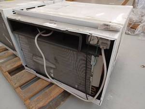 lot 17125 image: LG 18000 BTU Window AC Unit, LW1516ER