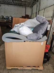 lot 5079 image: Huge Pallet of Bedding and Other Soft Good Items. Lot of Bang For The Buck $