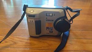 lot 29 image: Sony Mavica 10.00 2.0 Megapixels Digital Camera