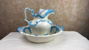 lot 46 image: Arnels Pitcher & Bowl Blue & White