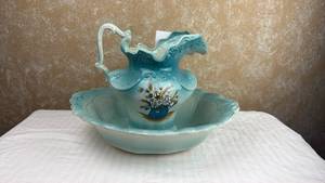 lot 47 image: Arnels Pitcher and Bowl Floral