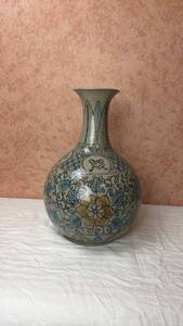 lot 85 image: Ming Style Porcelain Bottle Vase