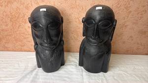 lot 90 image: Pair of Carved Head Busts 8 Inches Tall