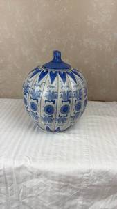 lot 100 image: Blue and White Melon Style Porcelain Ginger Jar with Lid