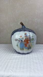 lot 101 image: Chinese Melon Style Porcelain Ginger Jar with Lid