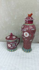 lot 108 image: Chinese Famille Rose Porcelain Vase and Lidded Tea Mug Set