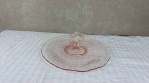 lot 109 image: Pink Depression Glass Handled Serving Tray with Etched Floral Design