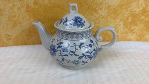 lot 135 image: Blue and White Floral Porcelain Teapot