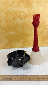 lot 156 image: Silicone Basting Brush with Bottle and Black Plastic Taco Holders Set