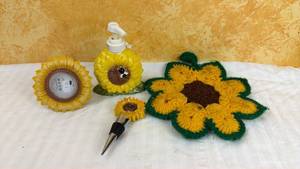 lot 159 image: Sunflower Themed Home Decor Collection
