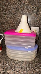 lot 165 image: Tupperware Flat Storage Containers with Lids Set