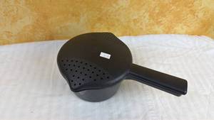 lot 168 image: Black Plastic Saucepan with Strainer Lid