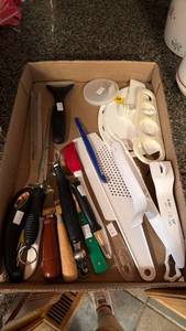 lot 169 image: Mixed Kitchen Utensils and Tools Lot